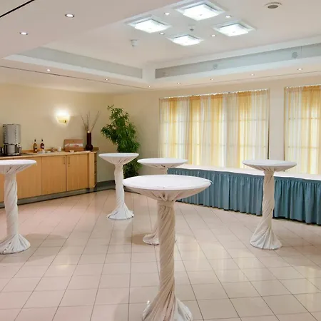 Отель - South By Ihg 4*